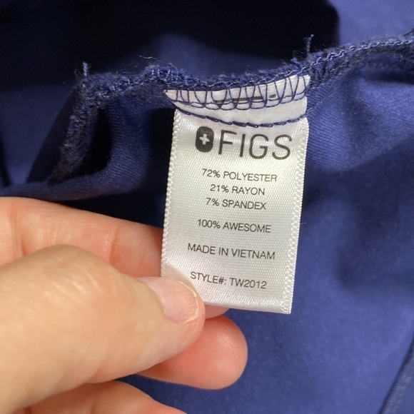 Figs Flores Scrub Top Navy Blue Peplum Fit Side Pockets TW2012 Size Small - Picture 4 of 6